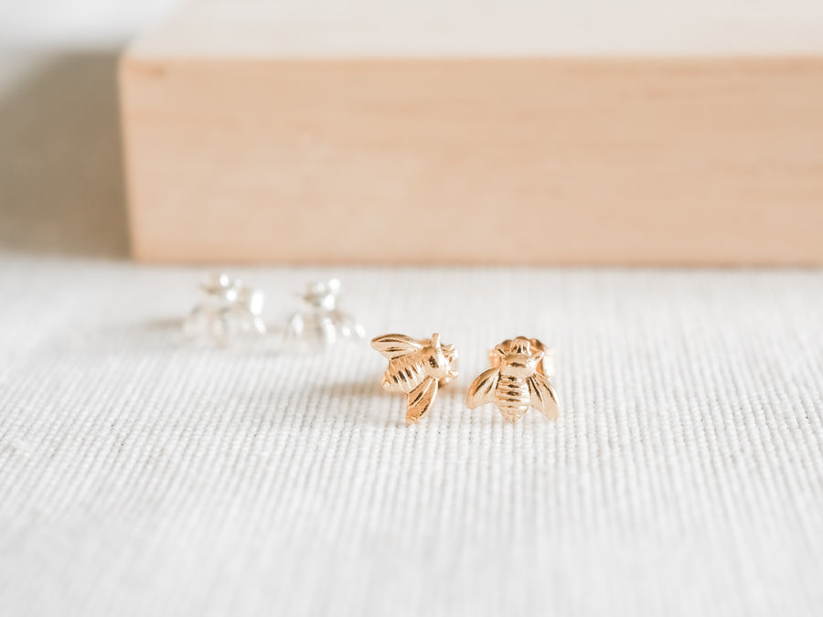 EARSTUDS BEE (GOLD OR SILVER)